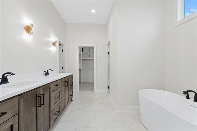 13458 Terrace Park Drive, Parkville, MO 64152