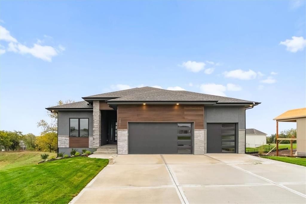 13458 Terrace Park Drive, Parkville, MO 64152