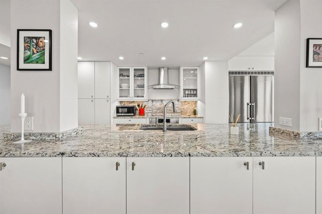 4000 N Ocean Drive 2004, Singer Island, FL 33404