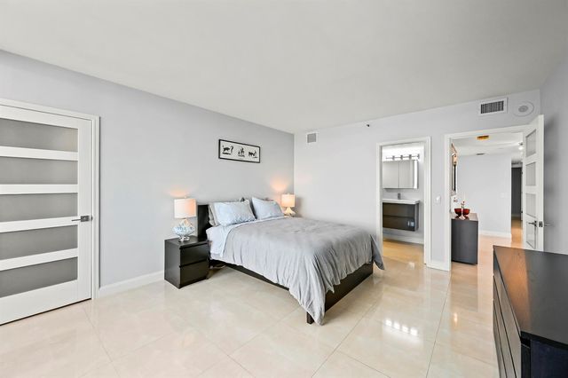 4000 N Ocean Drive 2004, Singer Island, FL 33404