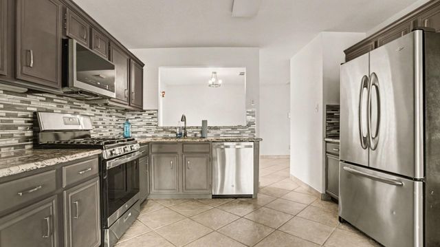 718 Fairfield Avenue, La Porte, TX 77571