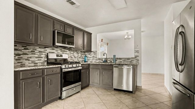 718 Fairfield Avenue, La Porte, TX 77571