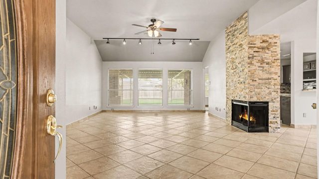 718 Fairfield Avenue, La Porte, TX 77571