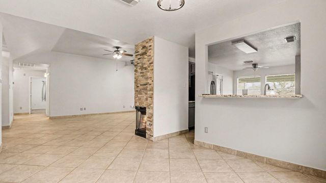 718 Fairfield Avenue, La Porte, TX 77571