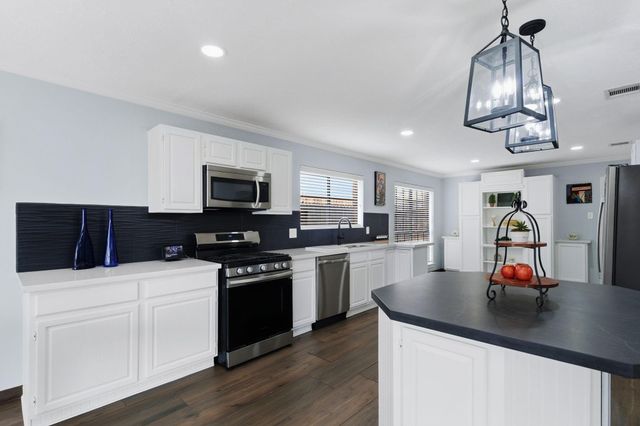 1911 Victoria Garden Drive, Richmond, TX 77406