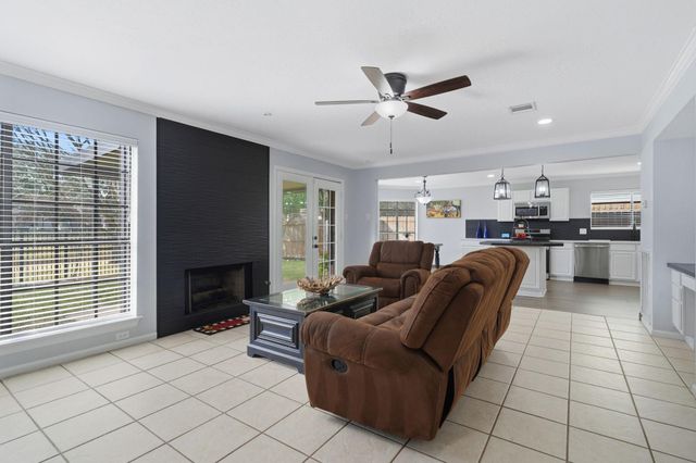 1911 Victoria Garden Drive, Richmond, TX 77406