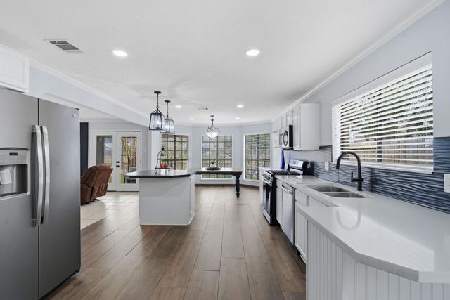 1911 Victoria Garden Drive, Richmond, TX 77406