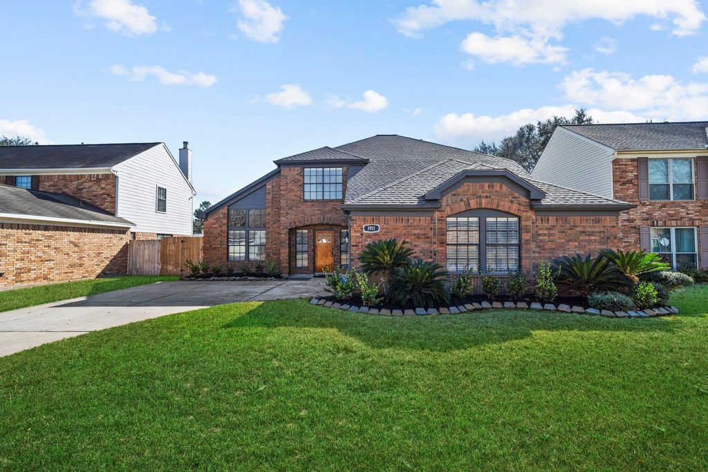 1911 Victoria Garden Drive, Richmond, TX 77406