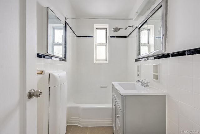 63-45 Saunders Street 6H, Rego Park, NY 11374