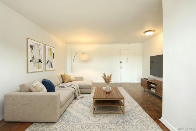 63-45 Saunders Street 6H, Rego Park, NY 11374