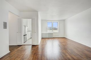 63-45 Saunders Street 6H, Rego Park, NY 11374