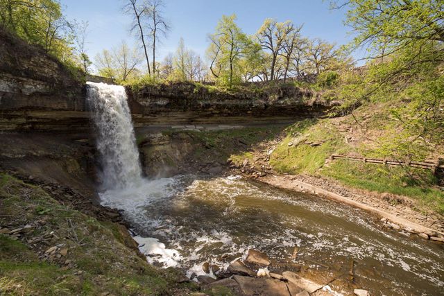 5006 E 54th Street, Minneapolis, MN 55417