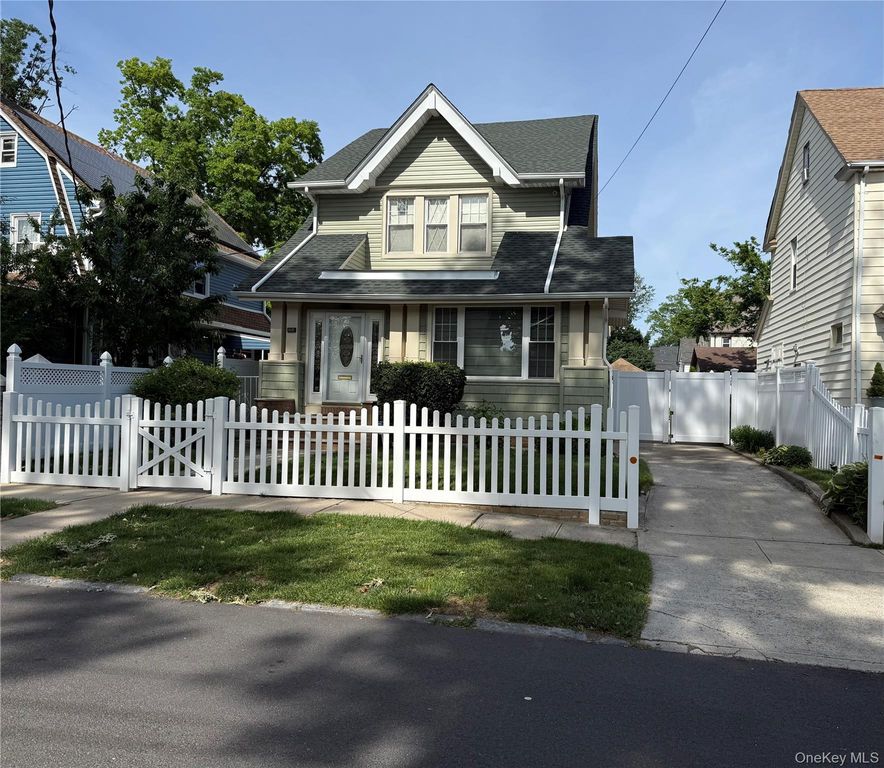 110-07 196th Street, Saint Albans, NY 11412