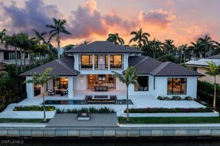 2231 Forrest LN, Naples, FL 34102