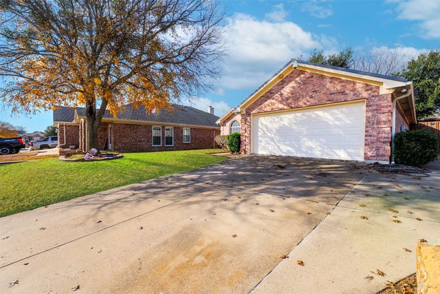 12212 Stillglen Trail, Fort Worth, TX 76028