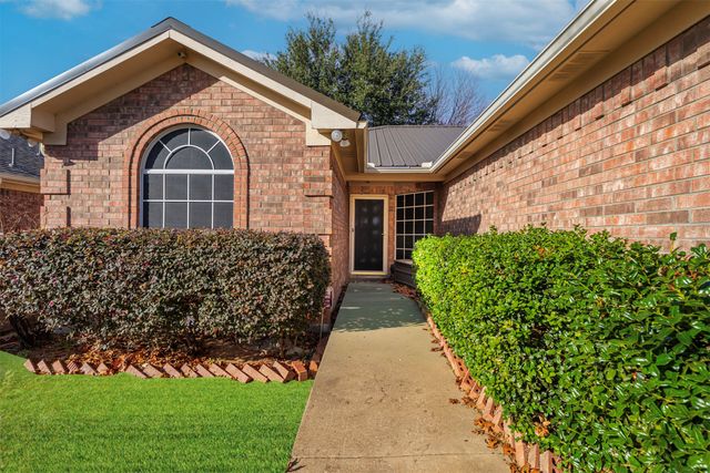 12212 Stillglen Trail, Fort Worth, TX 76028