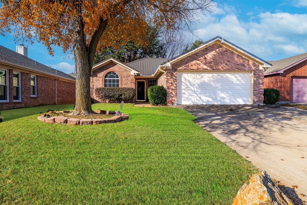 12212 Stillglen Trail, Fort Worth, TX 76028