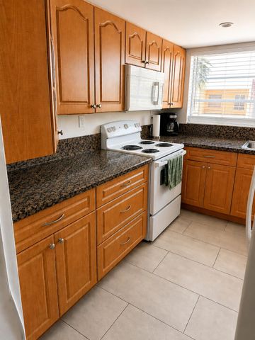 2551 NW 41st Avenue 406, Lauderhill, FL 33313