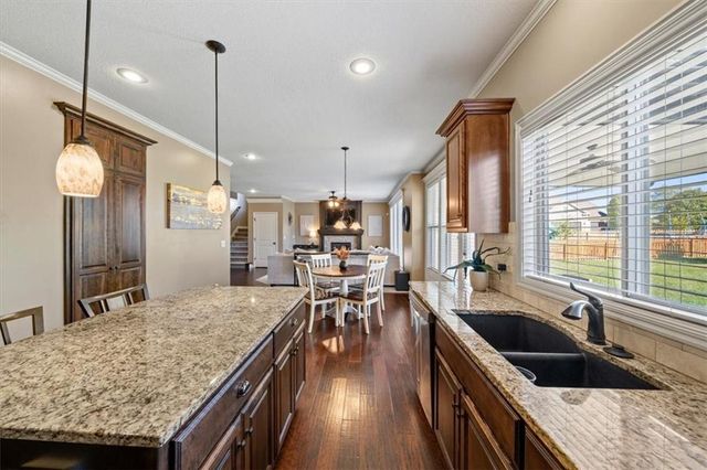 12611 S Laci Circle, Lee's Summit, MO 64086