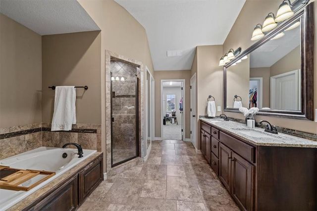 12611 S Laci Circle, Lee's Summit, MO 64086