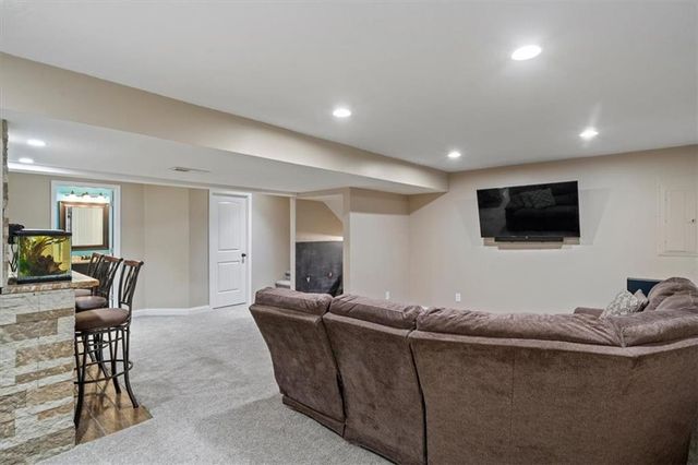 12611 S Laci Circle, Lee's Summit, MO 64086