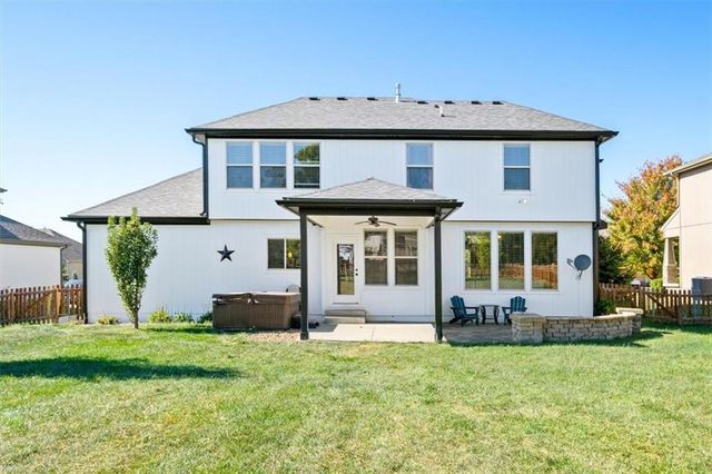 12611 S Laci Circle, Lee's Summit, MO 64086