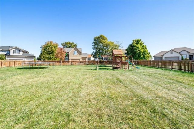 12611 S Laci Circle, Lee's Summit, MO 64086