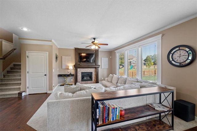 12611 S Laci Circle, Lee's Summit, MO 64086