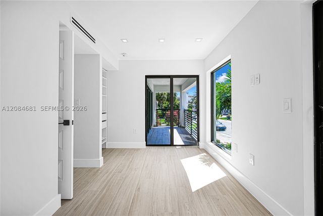 3305 NE 15th St, Fort Lauderdale, FL 33304