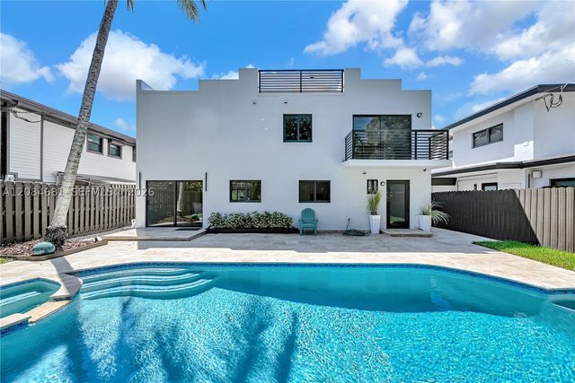 3305 NE 15th St, Fort Lauderdale, FL 33304