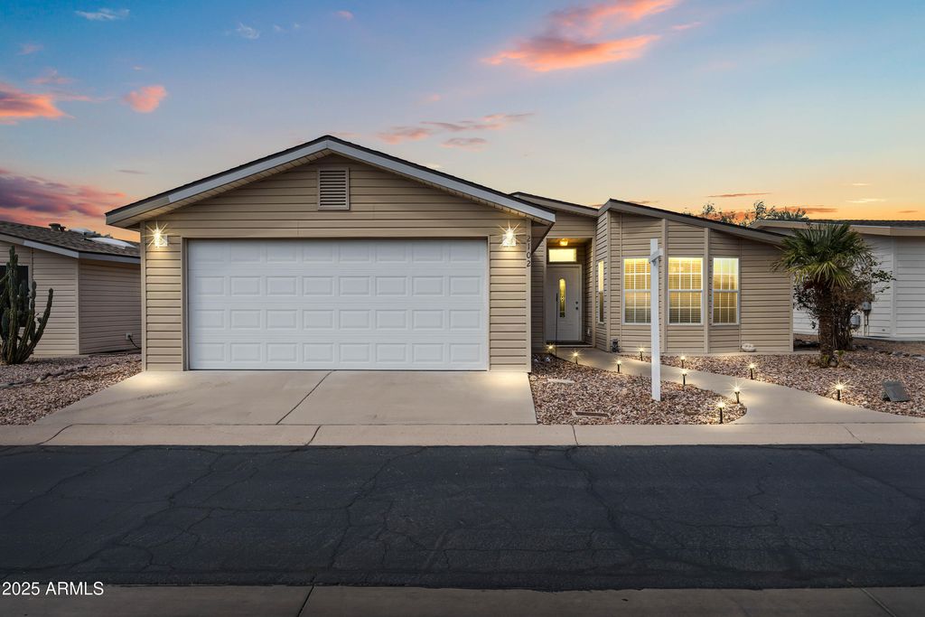 3301 S GOLDFIELD Road 2102, Apache Junction, AZ 85119