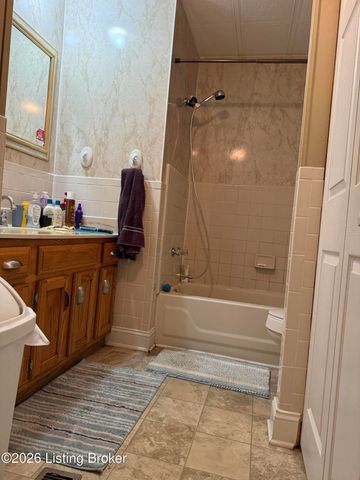 425 Oklahoma Rd, Bee Spring, KY 42207