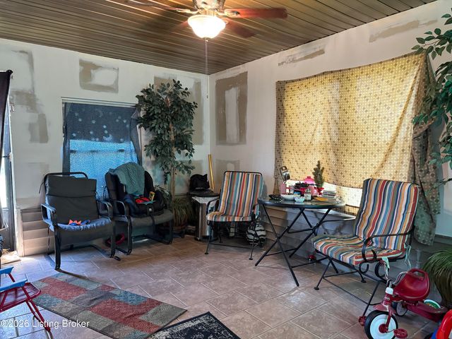 425 Oklahoma Rd, Bee Spring, KY 42207