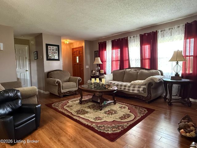 425 Oklahoma Rd, Bee Spring, KY 42207