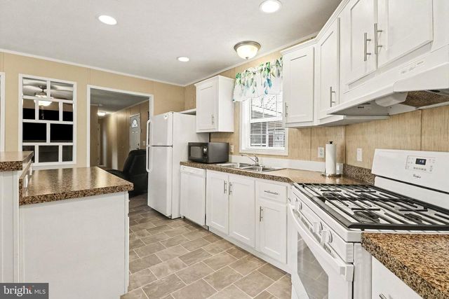 32 HATHAWAY DRIVE, Carlisle, PA 17015