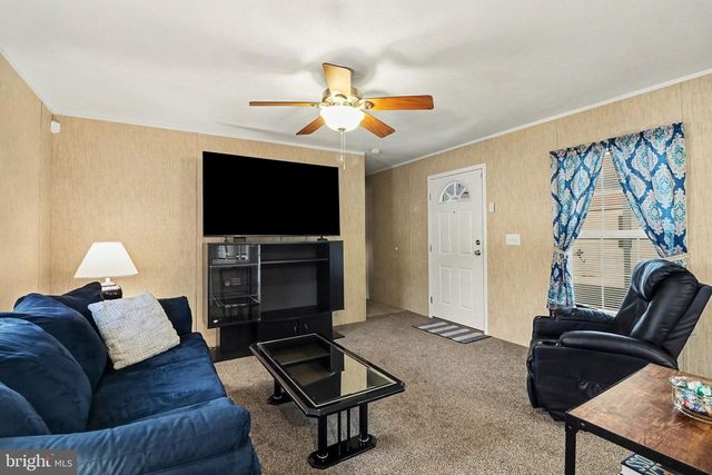 32 HATHAWAY DRIVE, Carlisle, PA 17015