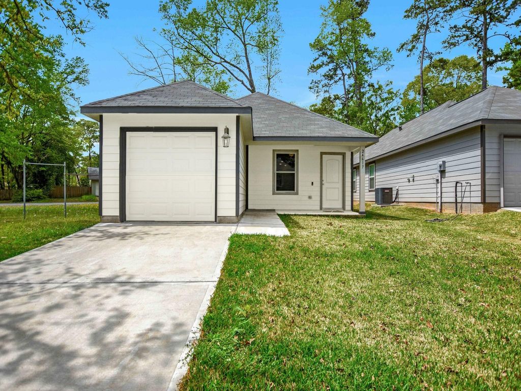 24617 Pools Creek Way Way, Huntsville, TX 77320