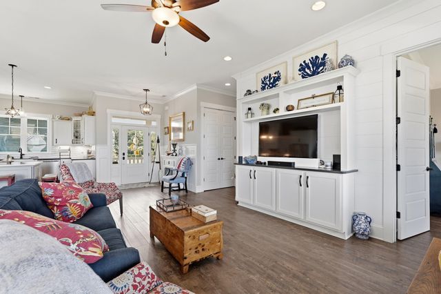 82 Marsh Grass Way, Pawleys Island, SC 29585