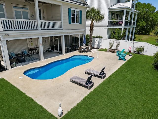 82 Marsh Grass Way, Pawleys Island, SC 29585
