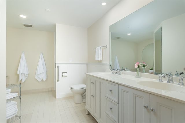 65 Lake Ave 220, Worcester, MA 01604