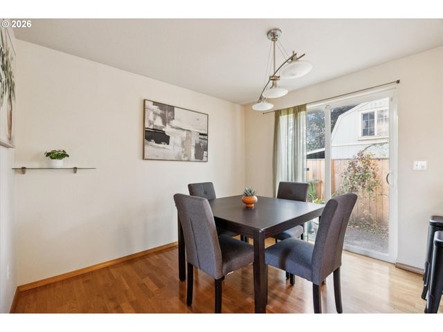 6318 Ne HASSALO St, Portland, OR 97213