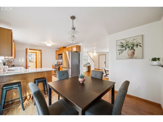 6318 Ne HASSALO St, Portland, OR 97213