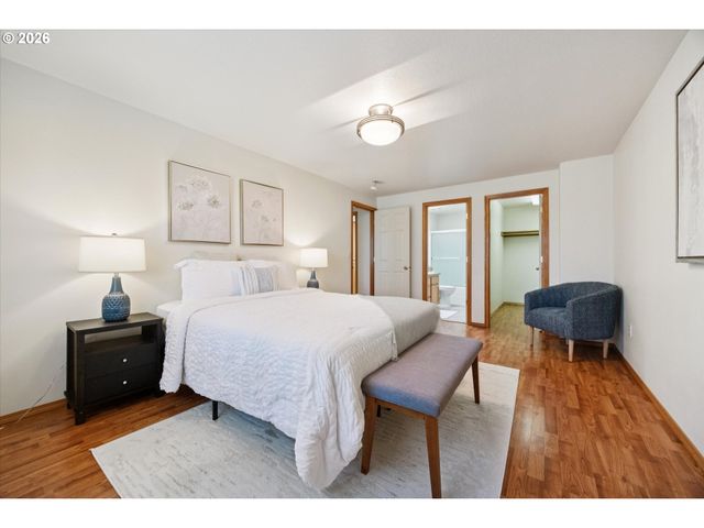 6318 Ne HASSALO St, Portland, OR 97213
