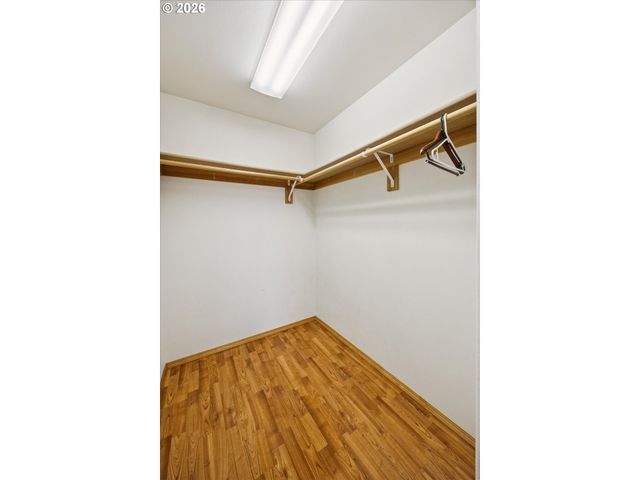 6318 Ne HASSALO St, Portland, OR 97213