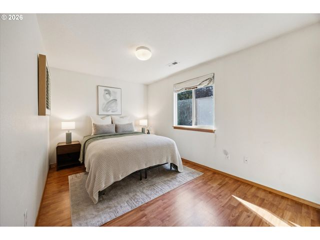 6318 Ne HASSALO St, Portland, OR 97213