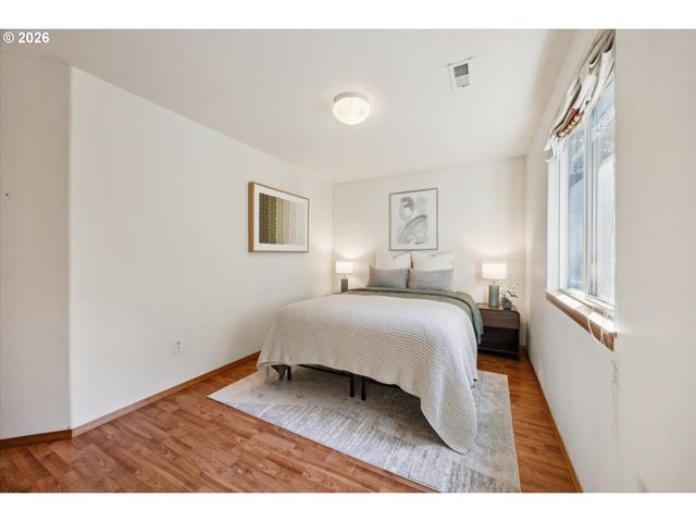 6318 Ne HASSALO St, Portland, OR 97213