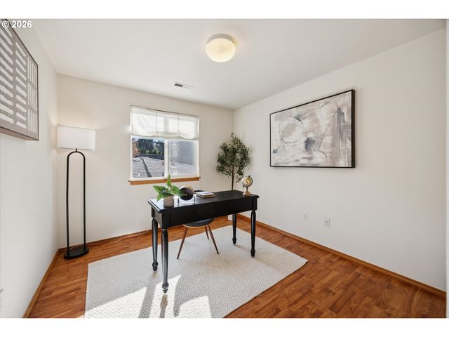 6318 Ne HASSALO St, Portland, OR 97213