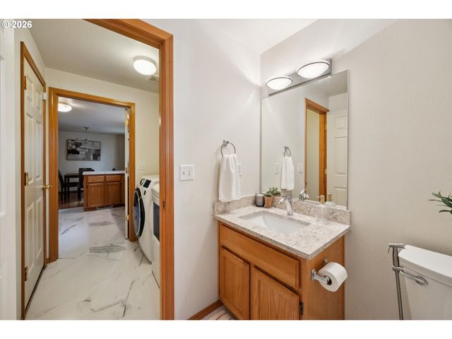 6318 Ne HASSALO St, Portland, OR 97213