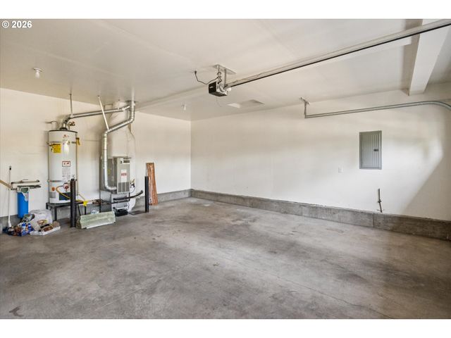 6318 Ne HASSALO St, Portland, OR 97213