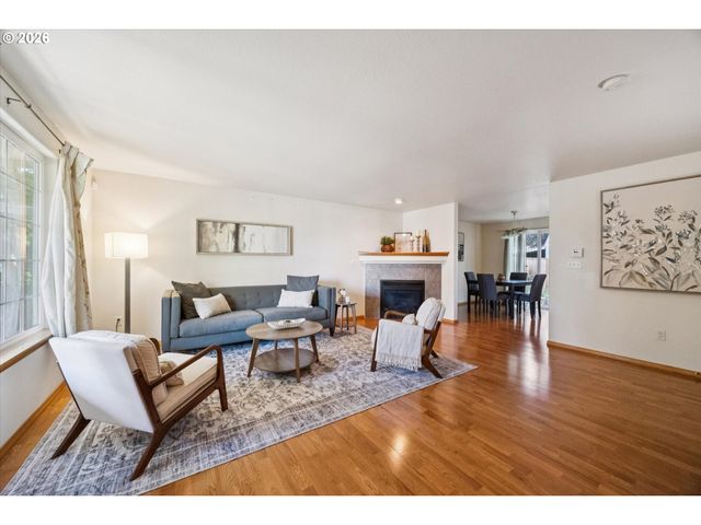 6318 Ne HASSALO St, Portland, OR 97213